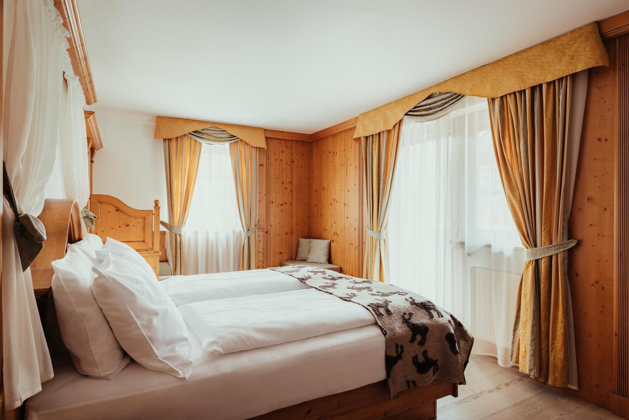 Hotel Alpenrose อารับบา ภายนอก รูปภาพ